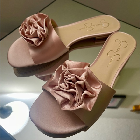Jessica Simpson Elegant Pink Flower Satin Women's Slide Sandals - Picture 1 of 5